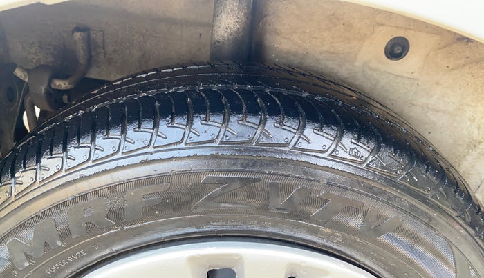 2016 Maruti Celerio VXI AMT, Petrol, Automatic, 1,43,989 km, Right Rear Tyre Tread