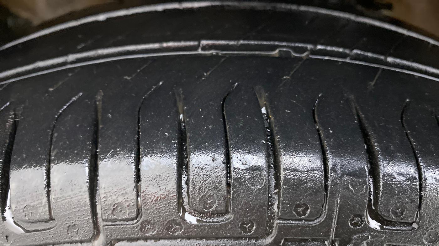 2016 Maruti Wagon R 1.0 VXI, Petrol, Manual, 57,421 km, Left Front Tyre Tread