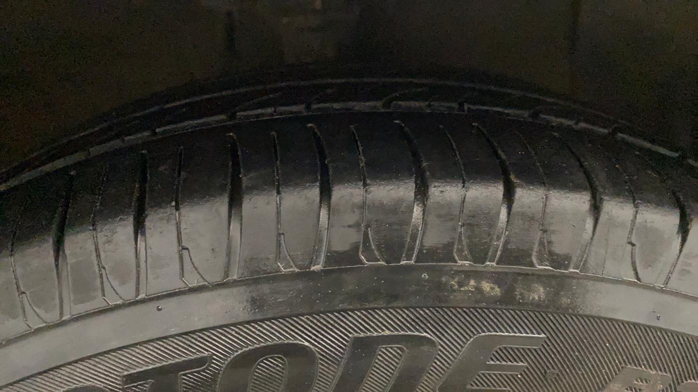 2017 Hyundai Xcent SX 1.2, Petrol, Manual, 89,636 km, Right Front Tyre Tread