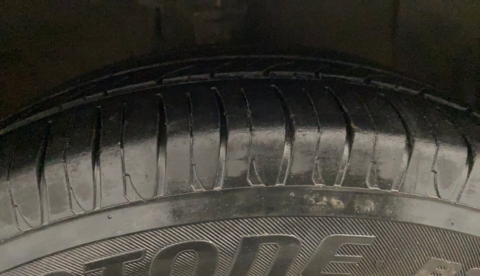 2017 Hyundai Xcent SX 1.2, Petrol, Manual, 89,636 km, Right Front Tyre Tread