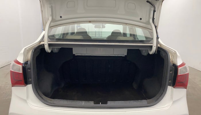 2017 Hyundai Xcent SX 1.2, Petrol, Manual, 89,636 km, Boot Inside