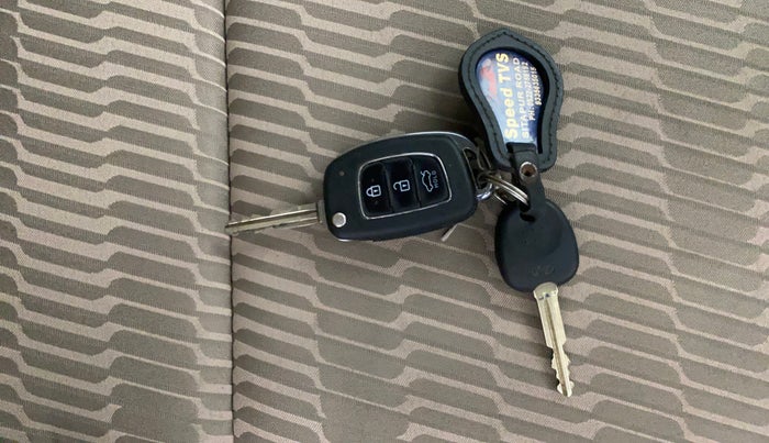 2017 Hyundai Xcent SX 1.2, Petrol, Manual, 89,636 km, Key Close Up