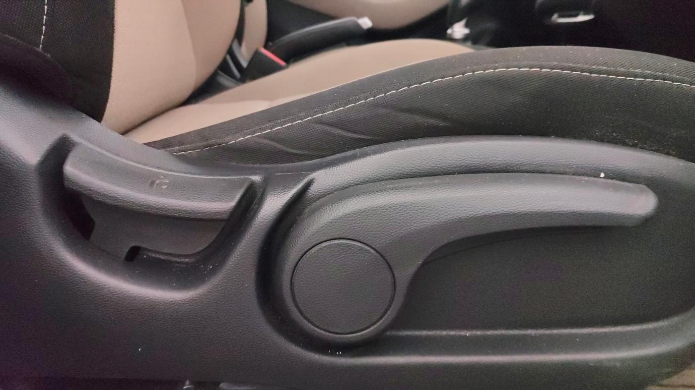 2015 Hyundai Elite i20 ASTA 1.2, Petrol, Manual, 73,171 km, Driver Side Adjustment Panel