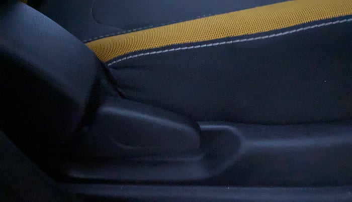 2023 Renault Kwid CLIMBER MT 1.0, Petrol, Manual, 11,377 km, Driver Side Adjustment Panel