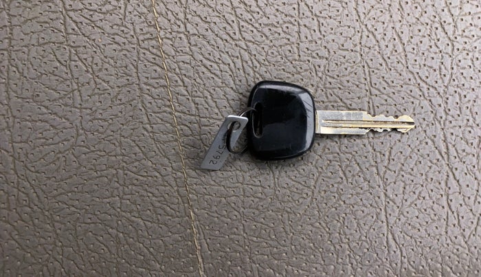 2016 Maruti Eeco 5 STR WITH A/C+HTR, Petrol, Manual, 21,249 km, Key Close Up