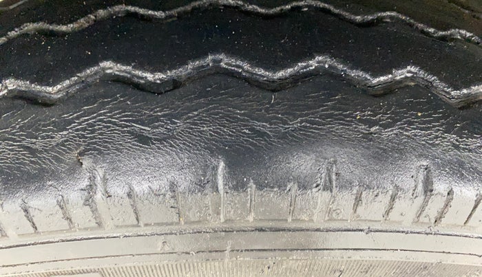 2016 Maruti Eeco 5 STR WITH A/C+HTR, Petrol, Manual, 21,249 km, Left Front Tyre Tread