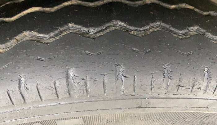 2016 Maruti Eeco 5 STR WITH A/C+HTR, Petrol, Manual, 21,249 km, Right Front Tyre Tread