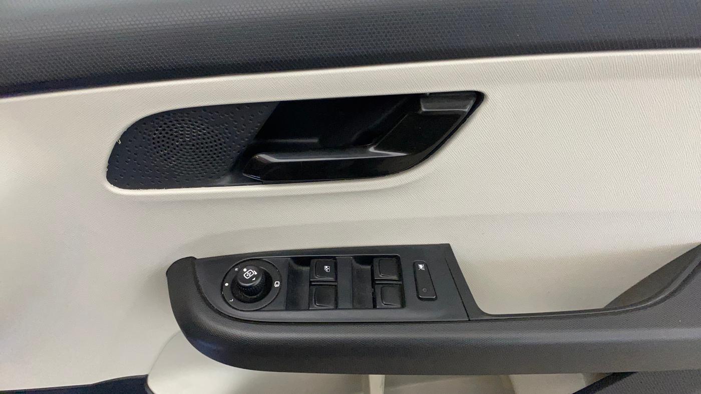 2024 Tata ALTROZ XM PLUS PETROL, Petrol, Manual, 42,134 km, Driver Side Door Panels Control
