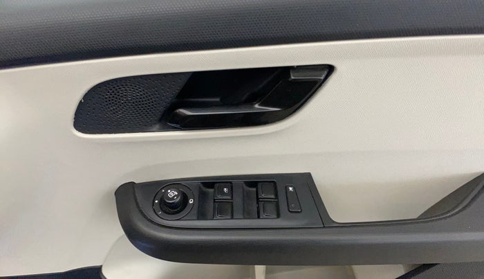 2024 Tata ALTROZ XM PLUS PETROL, Petrol, Manual, 42,048 km, Driver Side Door Panels Control