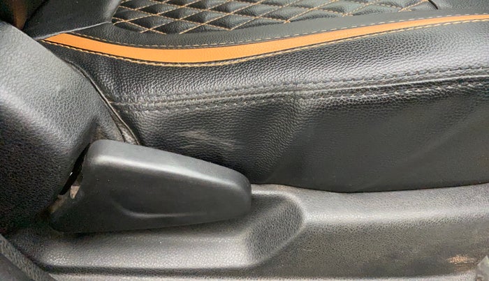 2019 Renault Kwid RXT 1.0 (O), Petrol, Manual, 45,766 km, Driver Side Adjustment Panel