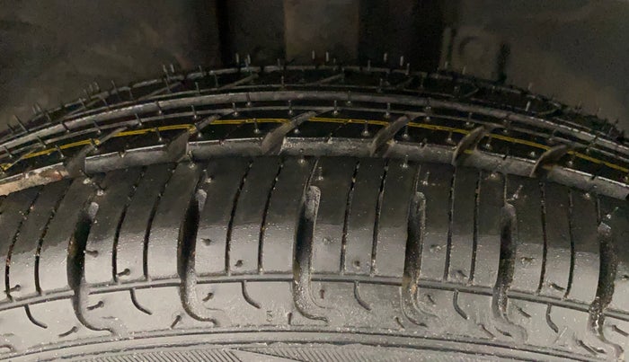 2019 Renault Kwid RXT 1.0 (O), Petrol, Manual, 45,766 km, Right Front Tyre Tread