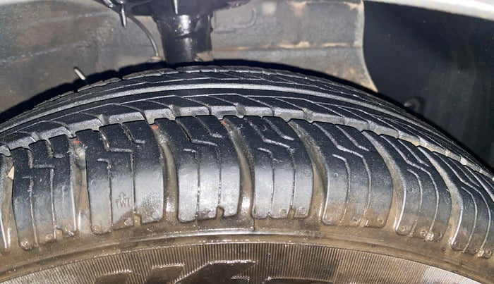 2020 Hyundai GRAND I10 NIOS SPORTZ 1.2 KAPPA VTVT, Petrol, Manual, 38,641 km, Right Front Tyre Tread