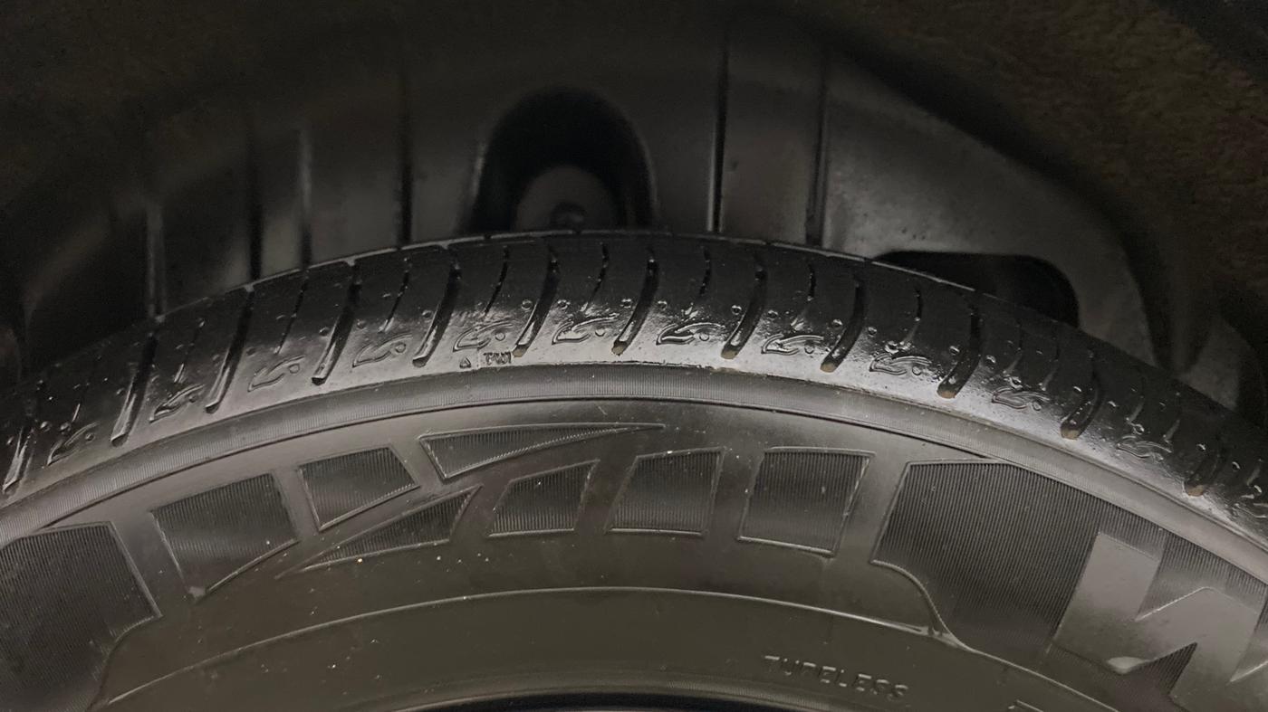 2025 Mahindra XUV 3XO AX5 1.2 L TCMPFI AT, Petrol, Automatic, 13,681 km, Right Rear Tyre Tread