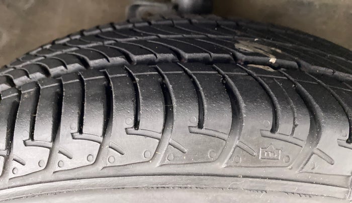 2015 Maruti Celerio VXI AGS, Petrol, Automatic, 52,243 km, Right Front Tyre Tread