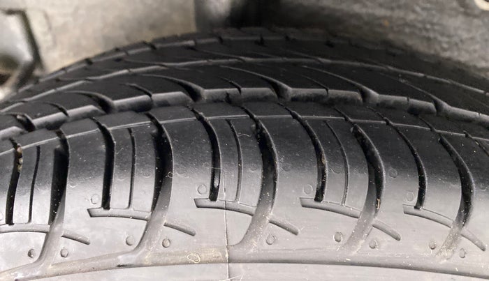 2015 Maruti Celerio VXI AGS, Petrol, Automatic, 52,243 km, Right Rear Tyre Tread