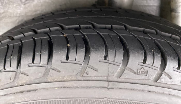2015 Maruti Celerio VXI AGS, Petrol, Automatic, 52,243 km, Left Rear Tyre Tread