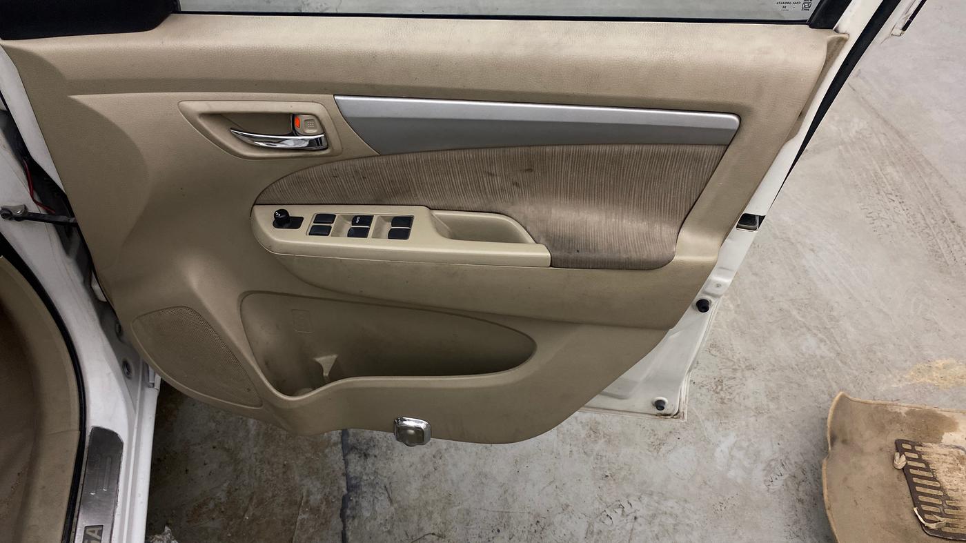 2014 Maruti Ertiga ZDI, Diesel, Manual, 1,31,702 km, Driver Side Door Panels Control