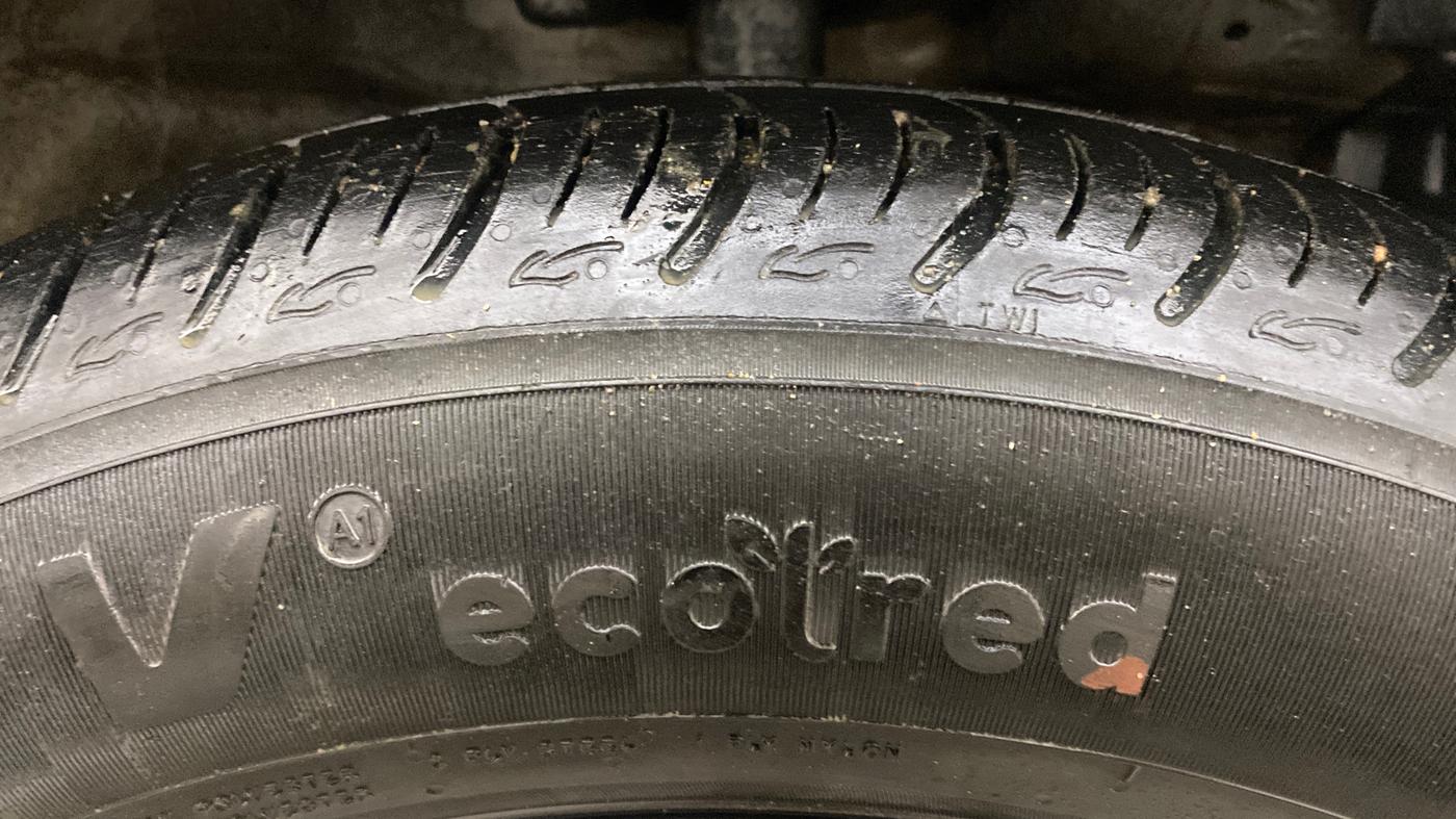 2014 Maruti Ertiga ZDI, Diesel, Manual, 1,31,702 km, Right Front Tyre Tread