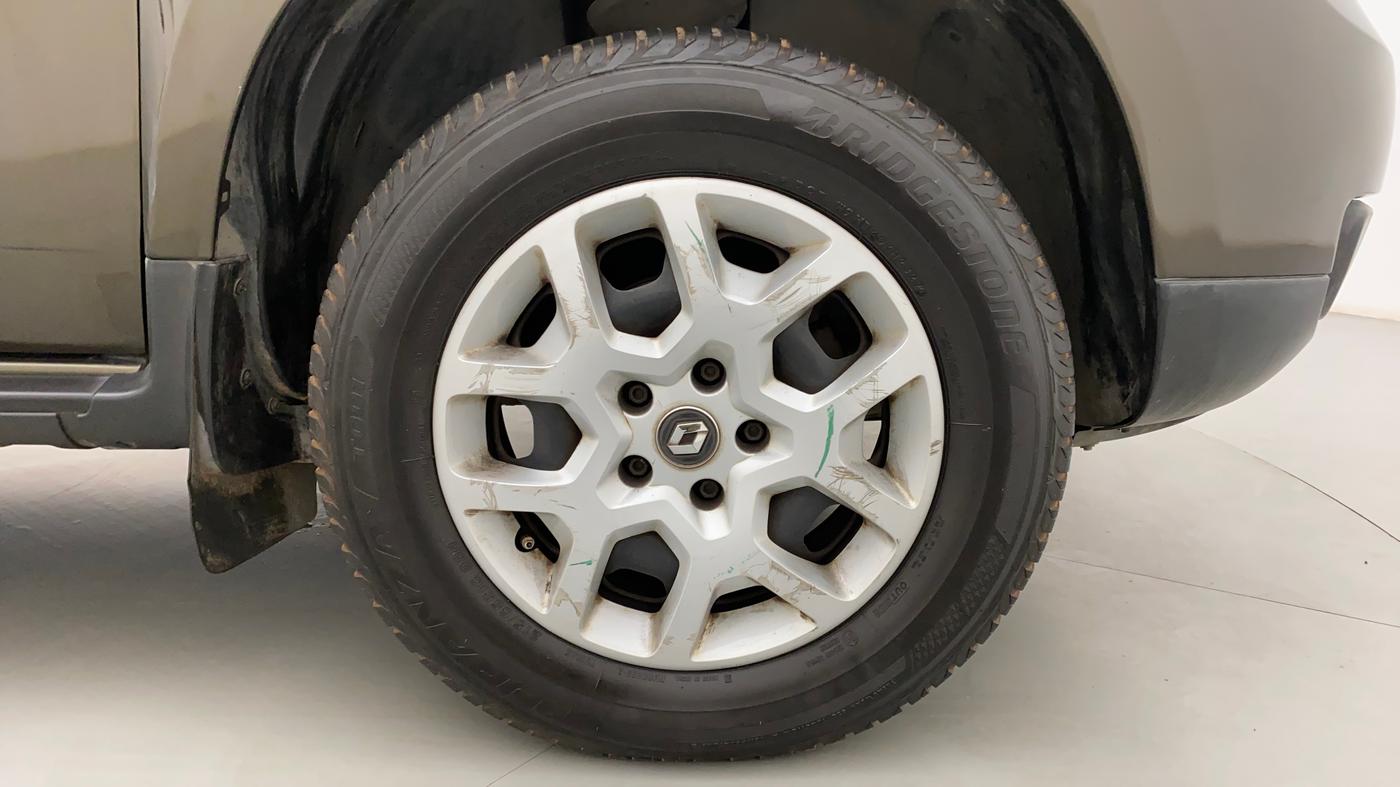 2017 Renault Duster RXL PETROL, Petrol, Manual, 50,772 km, Right Front Wheel