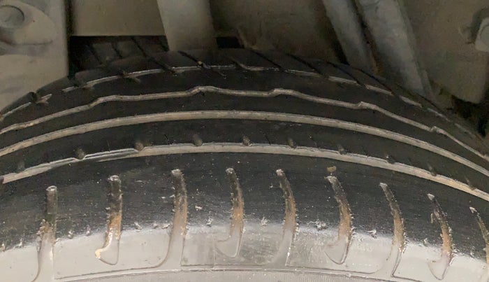 2017 Renault Duster RXL PETROL, Petrol, Manual, 50,772 km, Right Rear Tyre Tread