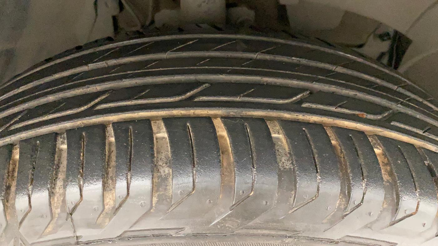 2017 Renault Duster RXL PETROL, Petrol, Manual, 50,772 km, Right Front Tyre Tread
