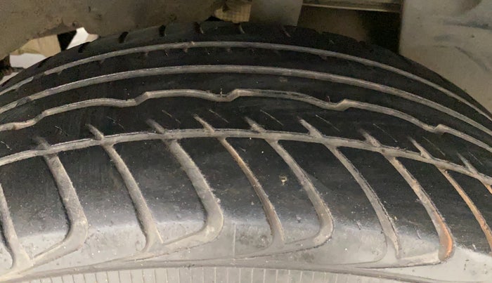 2017 Renault Duster RXL PETROL, Petrol, Manual, 50,772 km, Left Front Tyre Tread