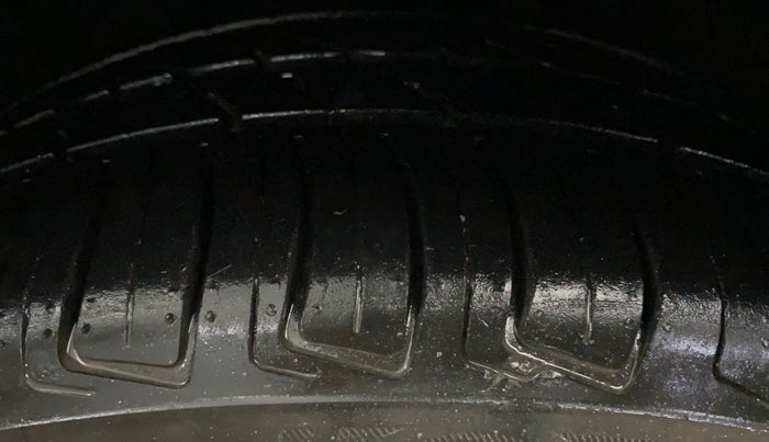 2020 Tata ALTROZ XZ PLUS PETROL, Petrol, Manual, 67,821 km, Right Front Tyre Tread