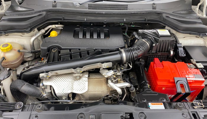 2023 Mahindra XUV300 W8 (O) 1.5 DIESEL AMT, Diesel, Automatic, 25,849 km, Engine View