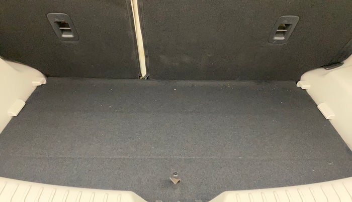 2023 Mahindra XUV300 W8 (O) 1.5 DIESEL AMT, Diesel, Automatic, 25,849 km, Boot Inside