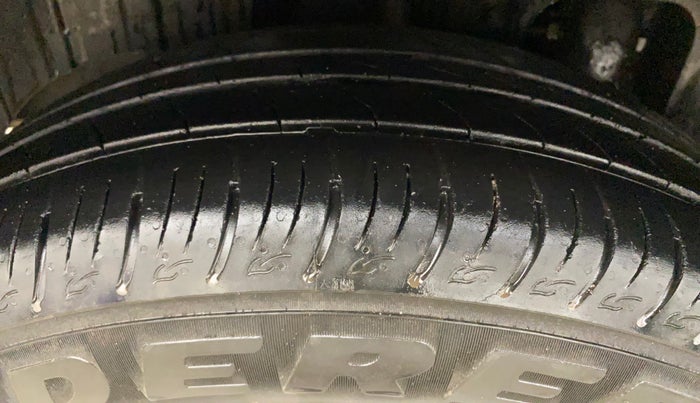 2023 Mahindra XUV300 W8 (O) 1.5 DIESEL AMT, Diesel, Automatic, 25,849 km, Right Rear Tyre Tread