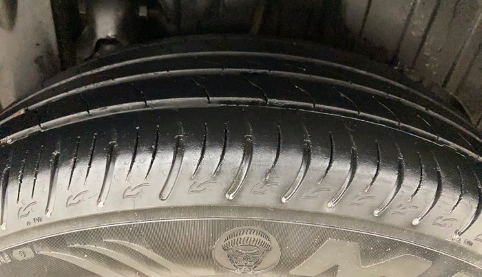 2023 Mahindra XUV300 W8 (O) 1.5 DIESEL AMT, Diesel, Automatic, 25,849 km, Left Rear Tyre Tread