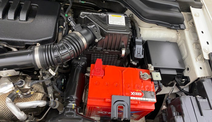 2023 Mahindra XUV300 W8 (O) 1.5 DIESEL AMT, Diesel, Automatic, 25,849 km, Engine View - Left