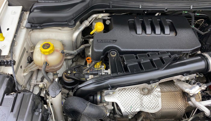 2023 Mahindra XUV300 W8 (O) 1.5 DIESEL AMT, Diesel, Automatic, 25,849 km, Engine View - Right