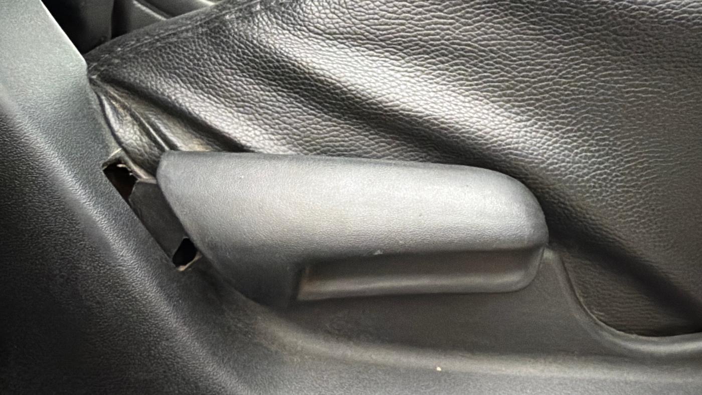 2022 Maruti BREZZA LXI, Petrol, Manual, 75,203 km, Driver Side Adjustment Panel