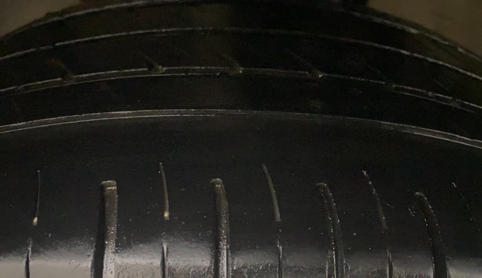 2017 Hyundai Creta S PLUS 1.4 DIESEL, Diesel, Manual, 1,30,442 km, Left Front Tyre Tread