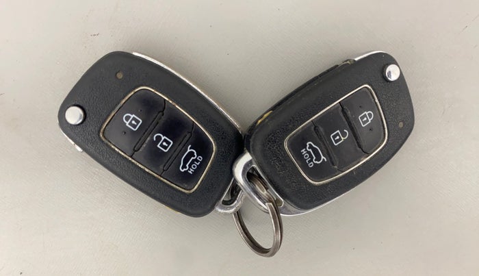 2017 Hyundai Creta S PLUS 1.4 DIESEL, Diesel, Manual, 1,30,442 km, Key Close Up