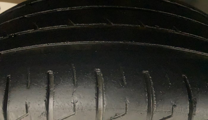 2017 Hyundai Creta S PLUS 1.4 DIESEL, Diesel, Manual, 1,30,442 km, Right Rear Tyre Tread