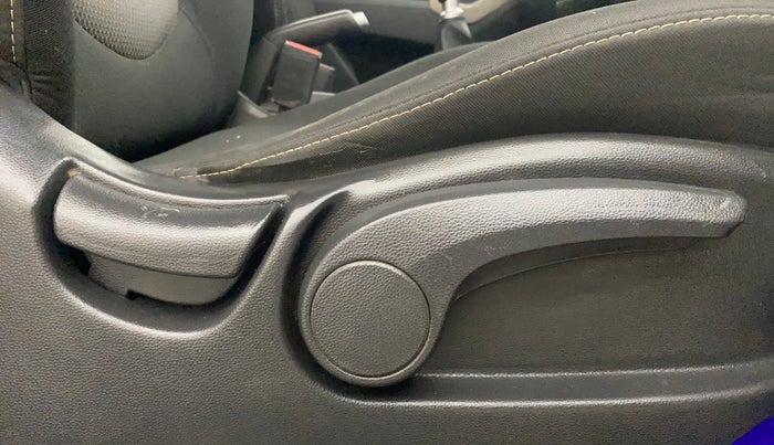 2017 Hyundai Creta S PLUS 1.4 DIESEL, Diesel, Manual, 1,30,442 km, Driver Side Adjustment Panel