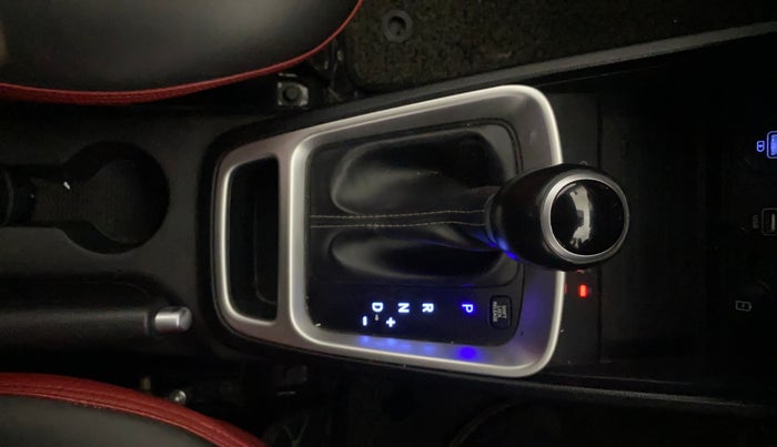 2019 Hyundai VENUE SX PLUS 1.0 TURBO DCT, Petrol, Automatic, 24,143 km, Gear Lever