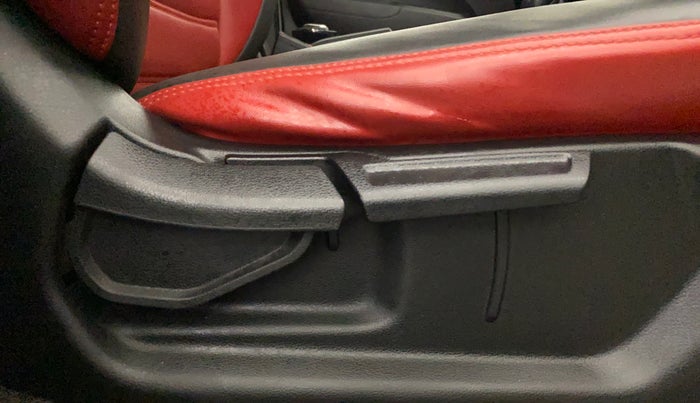 2019 Hyundai VENUE SX PLUS 1.0 TURBO DCT, Petrol, Automatic, 24,143 km, Driver Side Adjustment Panel