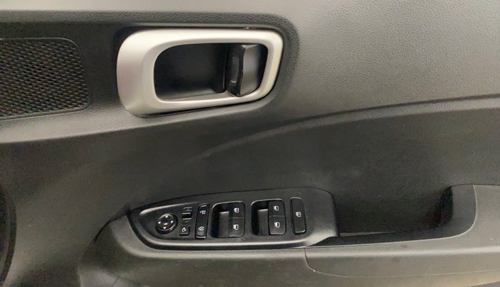 2019 Hyundai VENUE SX PLUS 1.0 TURBO DCT, Petrol, Automatic, 24,143 km, Driver Side Door Panels Control