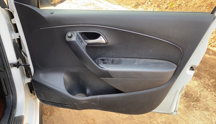 2021 Volkswagen Polo COMFORTLINE 1.0L MPI, Petrol, Manual, 66,725 km, Driver Side Door Panels Control