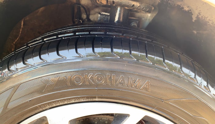 2021 Volkswagen Polo COMFORTLINE 1.0L MPI, Petrol, Manual, 66,725 km, Right Front Tyre Tread