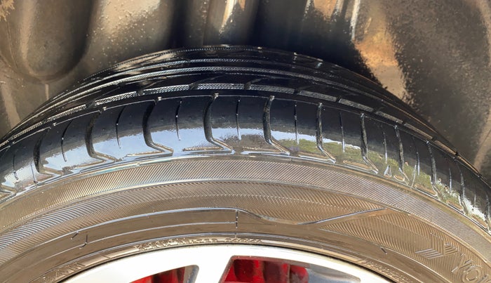 2021 Volkswagen Polo COMFORTLINE 1.0L MPI, Petrol, Manual, 66,725 km, Right Rear Tyre Tread