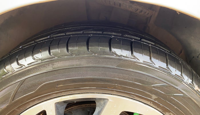 2021 Volkswagen Polo COMFORTLINE 1.0L MPI, Petrol, Manual, 66,725 km, Left Front Tyre Tread