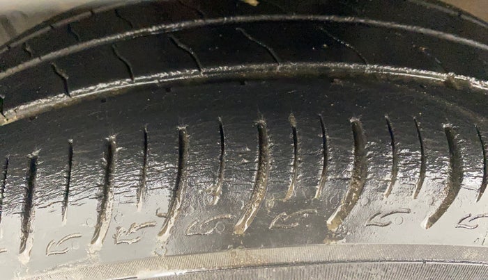 2020 Renault TRIBER RXZ AMT, Petrol, Automatic, 29,884 km, Left Front Tyre Tread