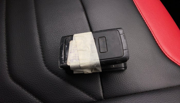 2020 Renault TRIBER RXZ AMT, Petrol, Automatic, 29,884 km, Key Close Up