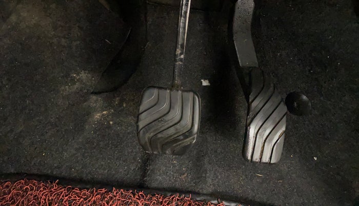 2020 Renault TRIBER RXZ AMT, Petrol, Automatic, 29,884 km, Pedals