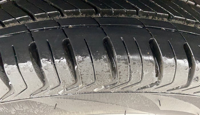 2020 Renault TRIBER RXZ AMT, Petrol, Automatic, 29,884 km, Right Rear Tyre Tread