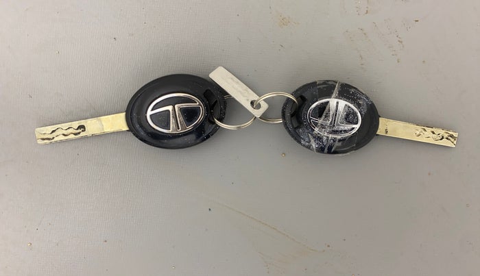 2022 Tata Tiago XE PETROL, Petrol, Manual, 32,634 km, Key Close Up
